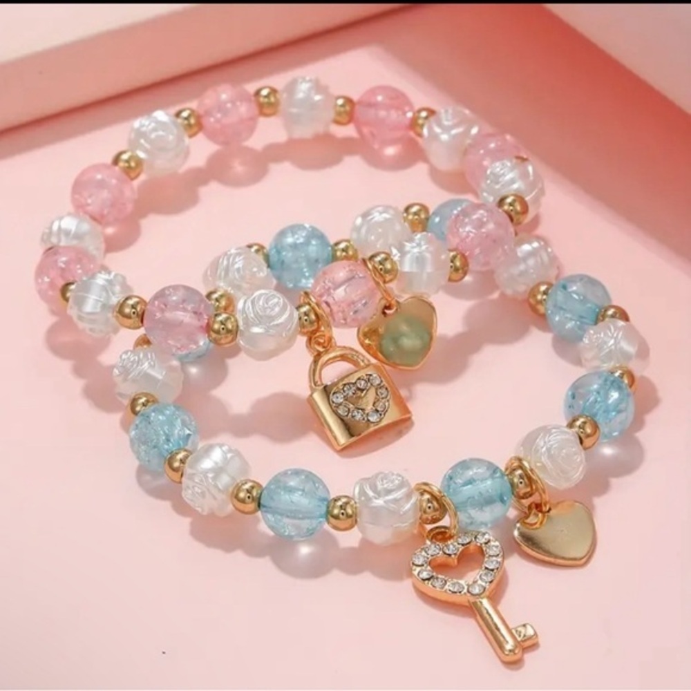 NWT! 2PCS Lock Key Heart Pendant Bracelet, Flower Design Elastic Bracelet